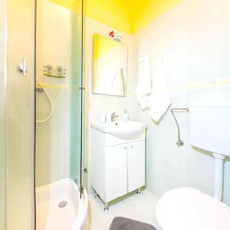 With One In Zadar, With Enclosed Garden And Wifi - 1 Km From T... Apartment Zadar