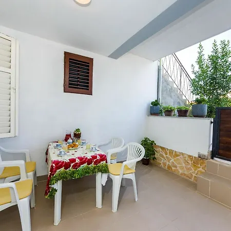 With One In Zadar, With Enclosed Garden And Wifi - 1 Km From T... Zadar