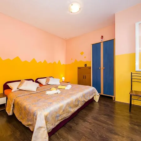 With One In Zadar, With Enclosed Garden And Wifi - 1 Km From T... Apartment Zadar