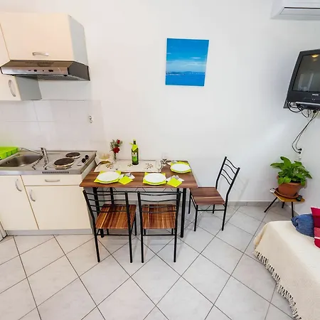With One In Zadar, With Enclosed Garden And Wifi - 1 Km From T... Zadar