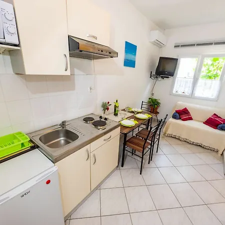 With One In Zadar, With Enclosed Garden And Wifi - 1 Km From T... Apartment