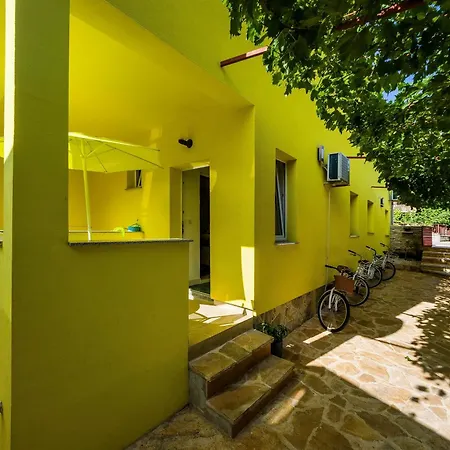 With One In Zadar, With Enclosed Garden And Wifi - 1 Km From T... *