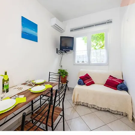 With One In Zadar, With Enclosed Garden And Wifi - 1 Km From T... Zadar