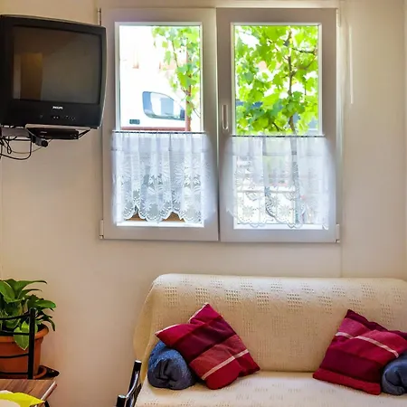 With One In Zadar, With Enclosed Garden And Wifi - 1 Km From T... Apartment *