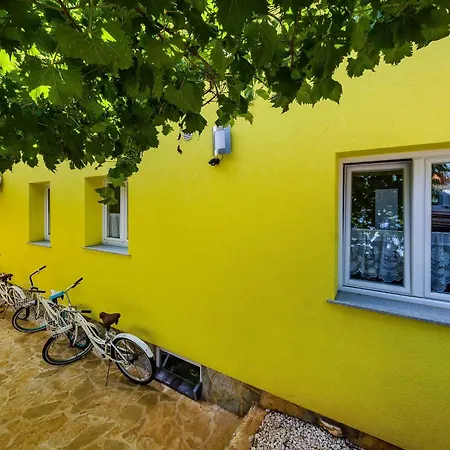 With One In Zadar, With Enclosed Garden And Wifi - 1 Km From T... Apartment Zadar