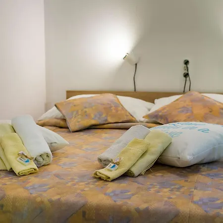 With One In Zadar, With Enclosed Garden And Wifi - 1 Km From T...