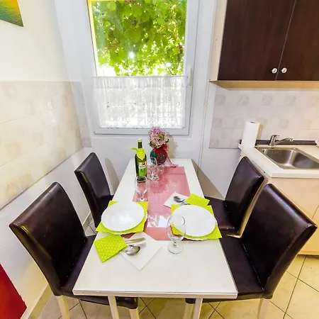 With One In Zadar, With Enclosed Garden And Wifi - 1 Km From T... Apartment *