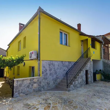 Apartment With One In Zadar, With Enclosed Garden And Wifi - 1 Km From T... Zadar