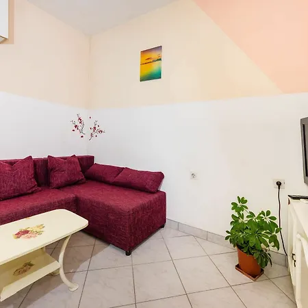 With One In Zadar, With Enclosed Garden And Wifi - 1 Km From T... Apartment Zadar