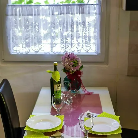 With One In Zadar, With Enclosed Garden And Wifi - 1 Km From T...